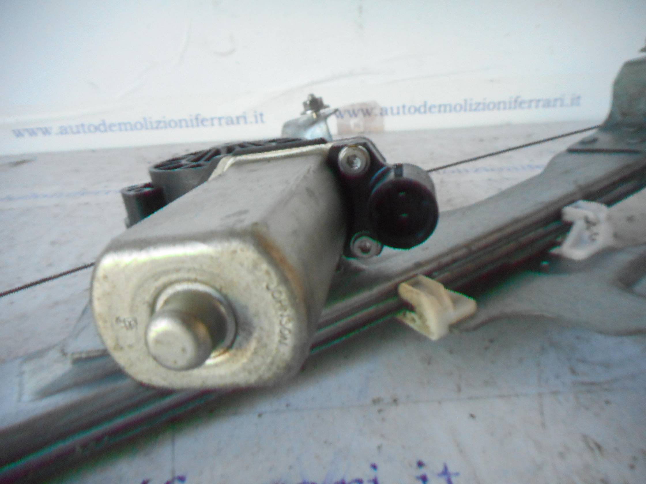 Alzacristallo elettr. porta ant. con motorino sx.